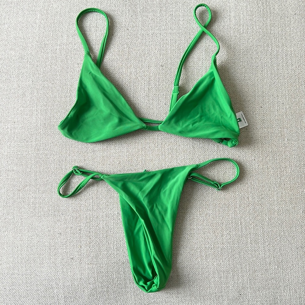 Tiger Mist, green bikini